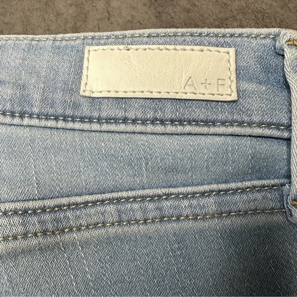 Abercrombie Harper Low Rise Legging Jeans - Picture 2 of 6